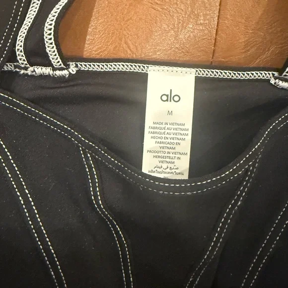 NWT VIRAL ALO Yoga Alosoft Black Sports Bra - price firm - Picture 5 of 6
